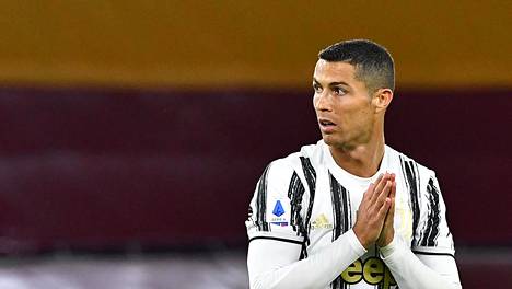 Jalkapallo | Juventuksen Cristiano Ronaldo jäi koronatartuntansa takia sivuun Lionel Messin Barcelonan kohtaamisesta