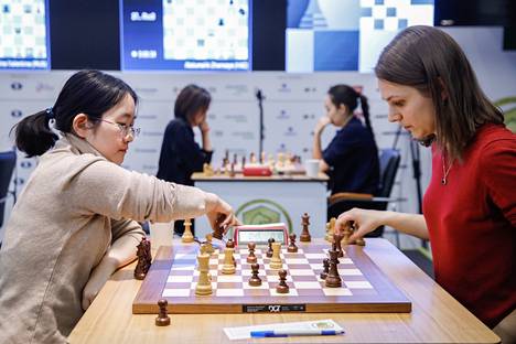 Kiinan Tan Zhongyi (vas.) ja Ukrainan Anna Muzytšuk osallistuivat vuonna 2019 Moskovan kansainväliseen turnaukseen.