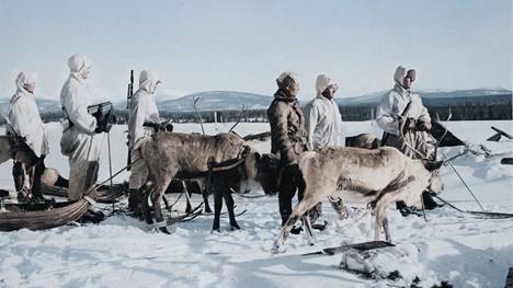 Suomalaisia sotilaita ja porovaljakoita Lapissa talvisodan aikaan. Toisen maailmansodan vähemmän tunnettuja tapahtumia käsittelevä Ylen alkuperäissarja 
