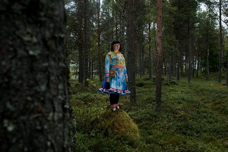 Anna Näkkäläjärvi-Länsman teki vuoden kansanmusiikkilevyn. Kuva kesältä 2019, jolloin Inarissa juhlittiin Lapin kesän loppua Ihajis Idja-festivaalilla.