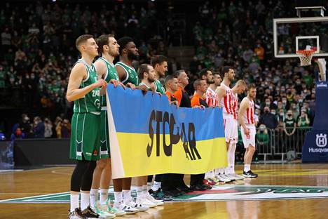 Belgradin Punaisen Tähden pelaajat eivät suostuneet tukemaan Ukrainaa, ja nyt tukensa Venäjälle ovat osoittaneet myös kannattajat.