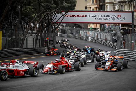 F3 Regional -sarja on yksi ponnahduslauta kohti suurempia formulaympyröitä. Kuva on vuoden 2021 Monacon osakilpailusta.