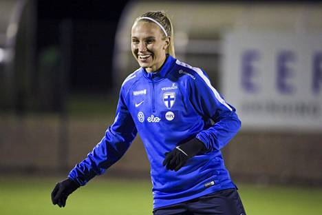 Göteborg FC:tä viime kaudella edustanut Emma Koivisto maajoukkueen harjoituksissa Eerikkälän urheiluopistossa 26. marraskuuta 2020.