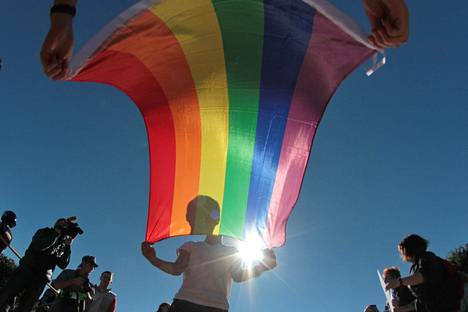 Venäläiset aktivistit ja ihmisoikeusjärjestöt sanovat, että vuonna 2013 voimaan tullut homopropagandalaki on tehnyt yhteiskunnasta homofobisemman.