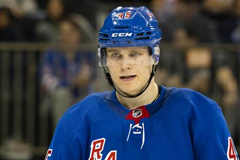 Kaapo Kakko pelasi vielä harjoitusottelussa 26. syyskuuta 2019 pelinumerolla 45, mutta NHL-kauden avauksessa selässä on numero 24.