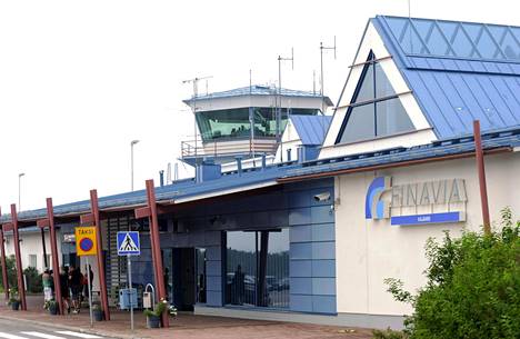 Finnair kertoi aiemmin toukokuussa, ettei se aloita lentoja Joensuuhun, Jyväskylään, Kajaaniin, Kemiin ja Kokkolaan ainakaan ennen syksyä. Kuva Kajaanin lentoasemalta.