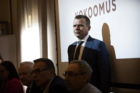 Puheenjohtaja Petteri Orpo kokoomuksen eduskuntaryhmän järjestäytymiskokouksessa torstaina.