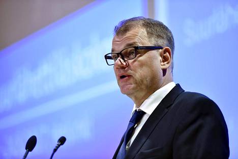 Juha Sipilä Suomen suurlähettiläiden kokouksessa maanantaina.