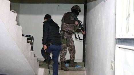 Isis-järjestö | Turkki pidätti Suomen kansalaisen Isis-yhteyksistä epäiltynä