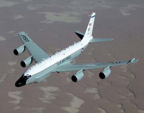 Yhdysvaltojen ilmavoimien käyttämä Boeing RC-135 Rivet Joint -signaalitiedustelukone.