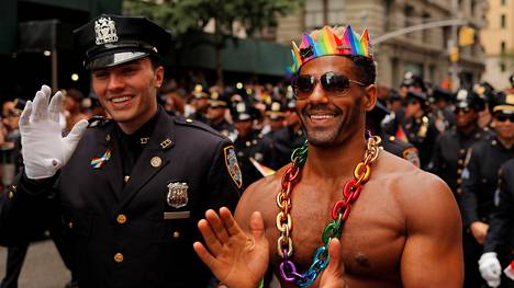 Yhdysvallat | Poliiseja kiellettiin osallistumasta New Yorkin Pride-paraatiin, poliisi pitää päätöstä ”masentavana”