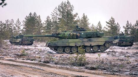 Финские “Леопарды” во время учений сухопутных войск в Ниинисало. Фото: ВС Финляндии