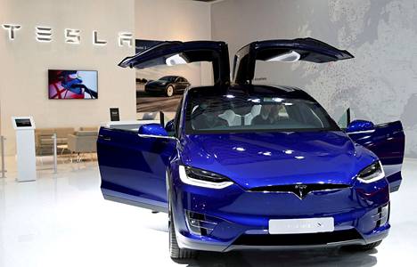Teslan Model X -auton hinnat laskivat Yhdysvalloissa.