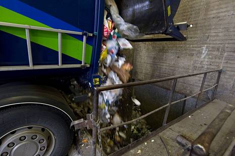 Kuljetusalan lakko viivästyttää jätekuljetuksia.