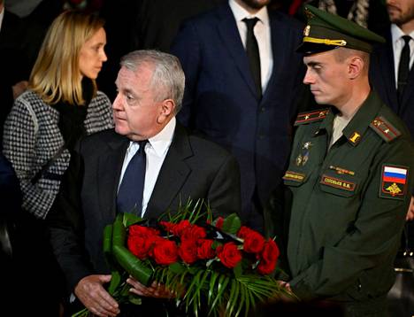 Yhdysvaltain Venäjän-suurlähettiläs John Sullivan osallistui Mihail Gorbatšovin hautajaisiin Moskovassa syyskuussa 2022. Vuonna 2019 tehtävässään aloittanut Sullivan erosi suurlähettilään tehtävästä kaksi päivää hautajaisten jälkeen ja jätti Venäjän taakseen.