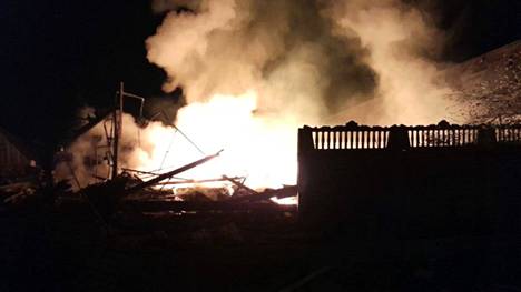 Venäjän Belgorodin alueen kuvernööri Vjatšeslav Gladkov jakoi perjantai-iltana Telegram-kanavallaan kuvan, jossa väitetysti näkyy, kuinka rakennus on syttynyt tuleen Ukrainan lennokki-iskun takia.