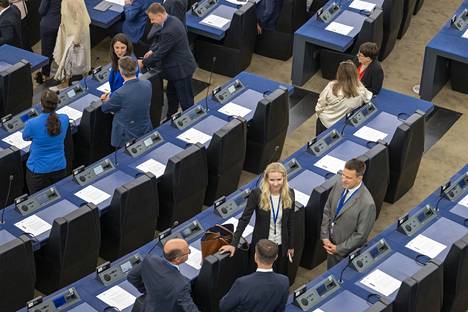 Aura Salla in the plenary hall.