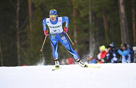 Vantaan Hiihtoseuran Jasmi Joensuu oli naisten sprinttiviestin karsinnan nopein hiihtäjä.
