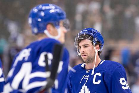 Toronto Maple Leafsin kapteeni John Tavares punnitsee riskejä Pekingiin lähdöstä.
