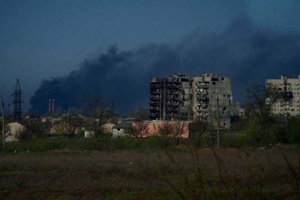 The Azovstal steel plant visible on the horizon was the last stronghold of Ukrainian troops in Mariupol. Photo taken on April 29th.