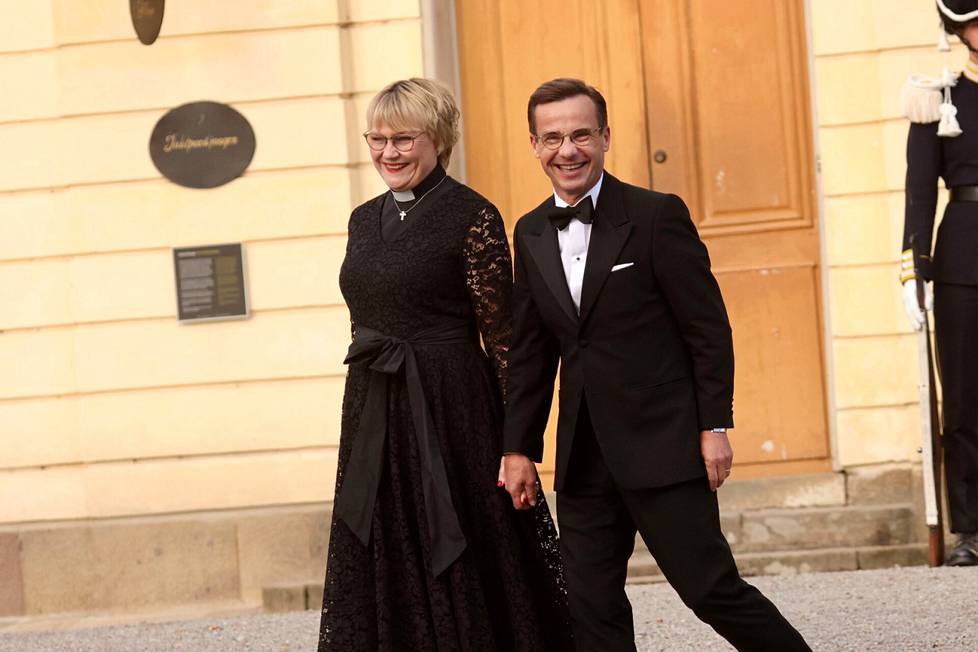 Swedish Prime Minister Ulf Kristersson (right) arrived at the party with his wife, priest Birgitta Ed.