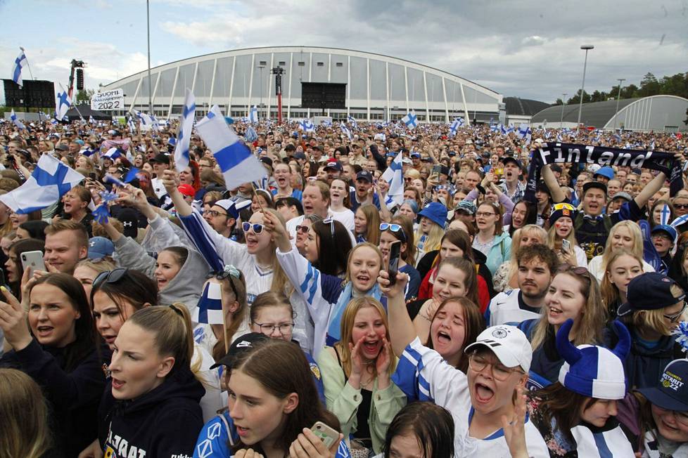 Jääkiekon MM-kultajuhlat keräsivät Hakametsään kymmeniätuhansia faneja. 