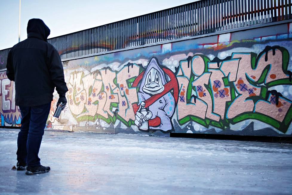 There are now numerous legal places to paint graffiti in Helsinki and elsewhere in Finland.