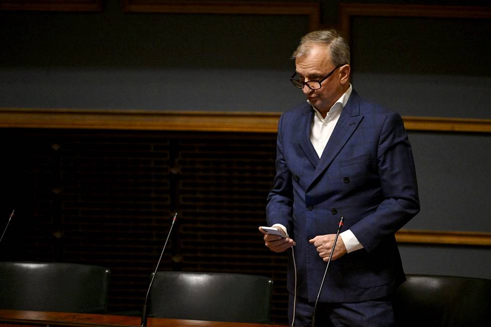 Hjallis Harkimo puhui eduskunnan kyselytunnilla 19. tammikuuta.