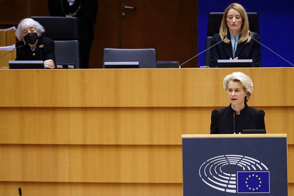 Both the EU Parliament and the EU Commission are now led by a woman from the center-right European People's Party, the EPP.  Commission President Ursula von der Leyen spoke in Parliament on 27 January.  In the background Roberta Metsola.