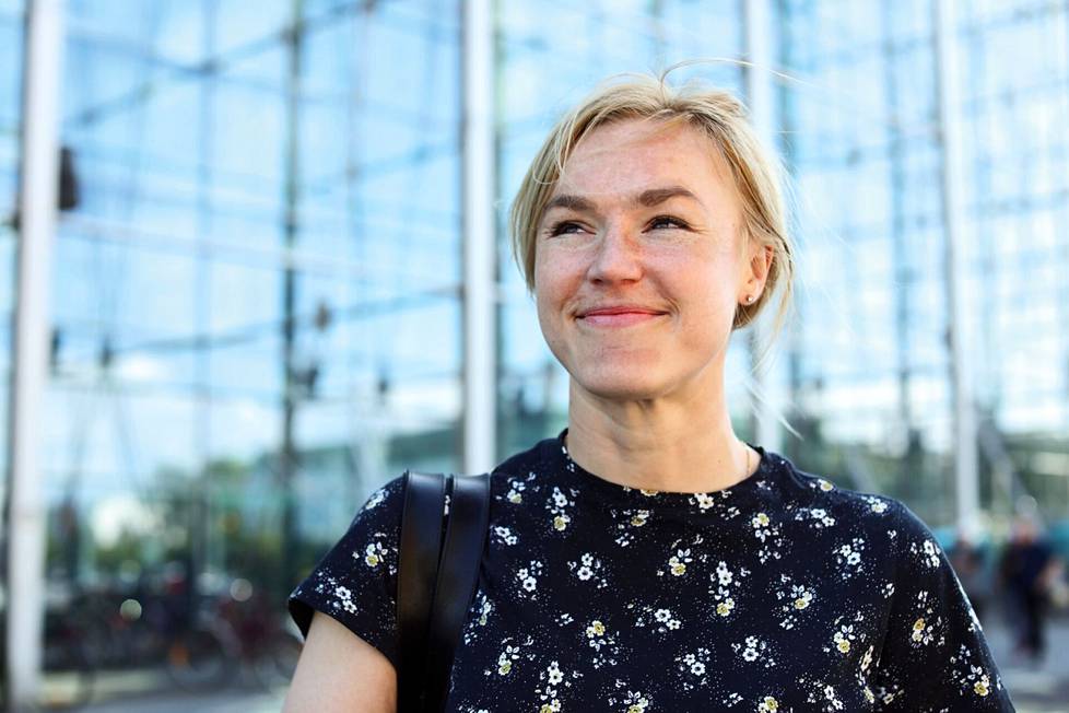 Palloliiton kehityspäällikkö Heidi Pihlaja kertoo, että myös Suomen kaltaisessa kehittyneessä maassa on pitkä tie kuljettavana, jotta asenteet, normit ja kulttuuri kannustaisivat unelmien tavoitteluun yhdenvertaisesti.