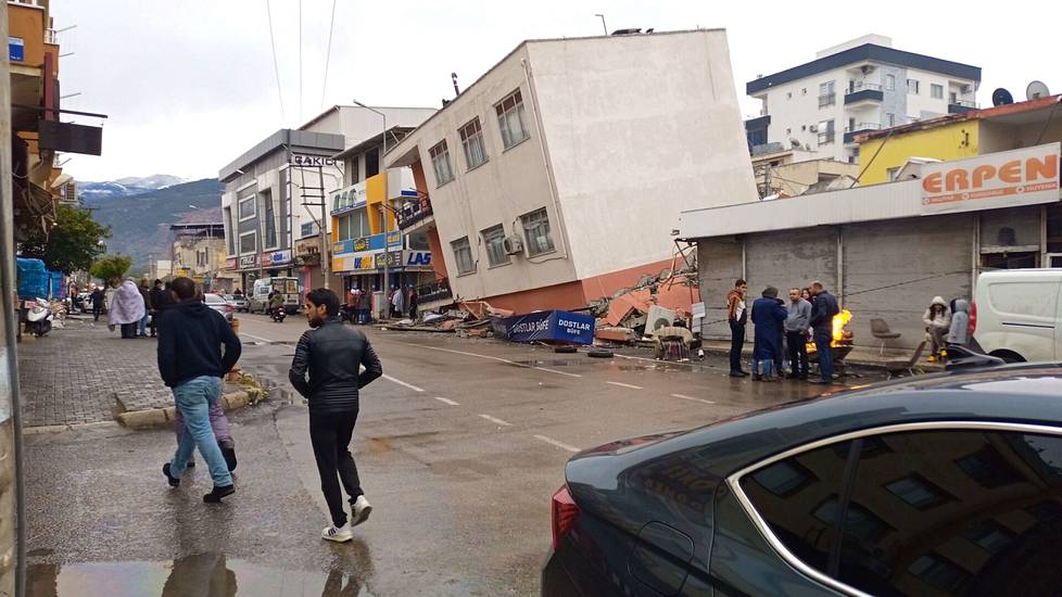 Turkin Hatayassa talo oli pahasti kallellaan.