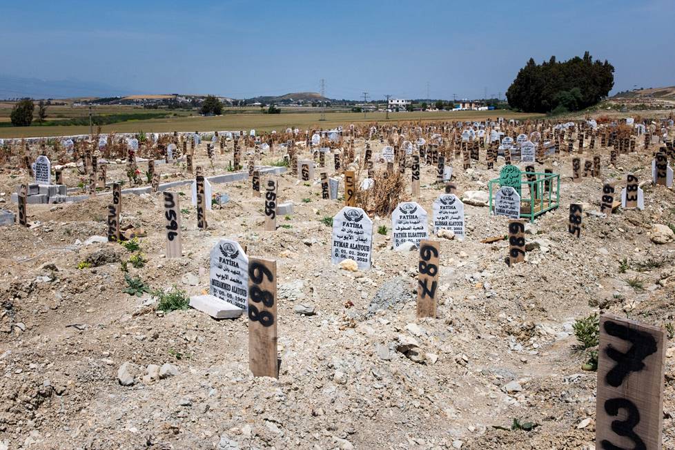 Antakyan kaupungin kupeeseen on pystytetty hautausmaa maanjäristyksessä menehtyneille.