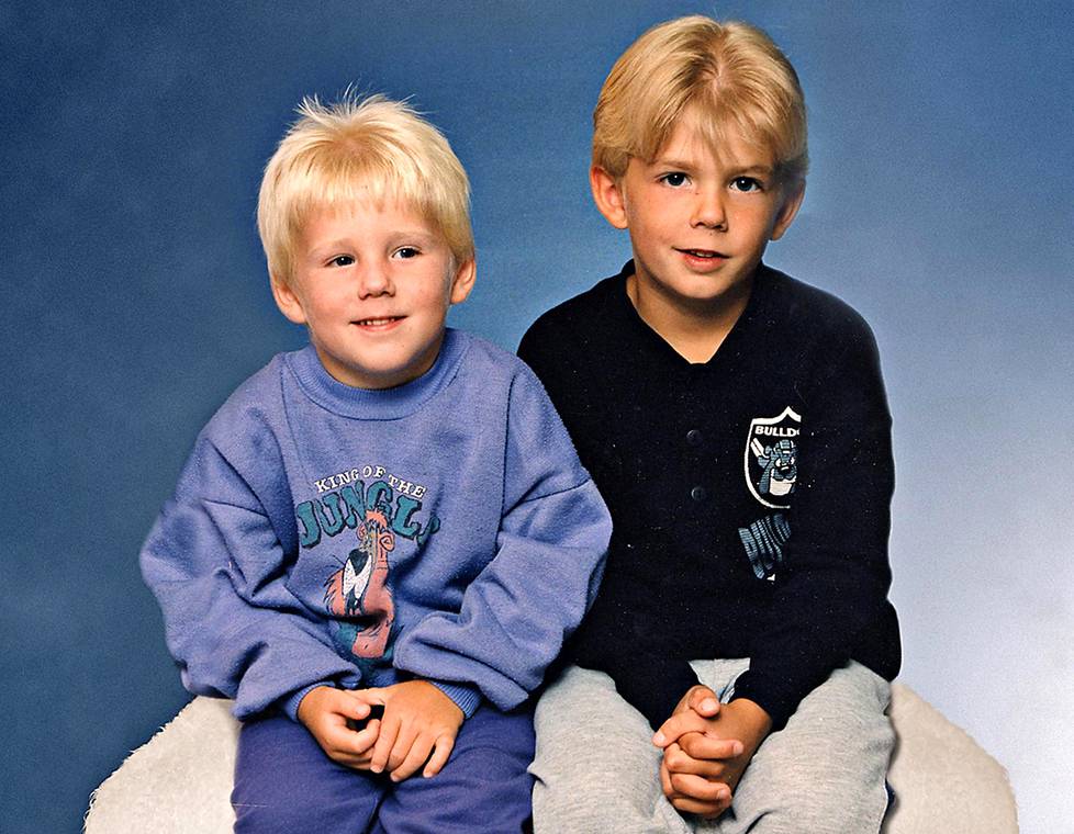 Robin (vas.) oli Kevinin murhan aikaan vuonna 1998 viisivuotias ja hänen veljensä Christian seitsemänvuotias. Kuva perhealbumista.