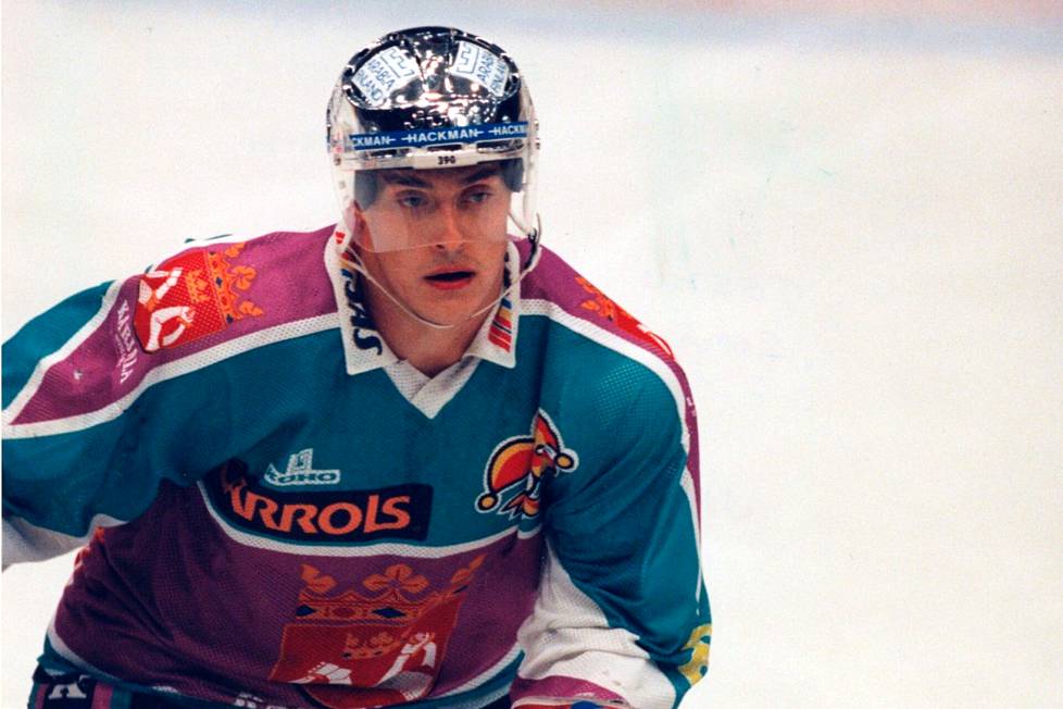 Teemu Selänne kiekkoili syksyllä 1994 Jokereissa, kun NHL:ssä oli työsulku.