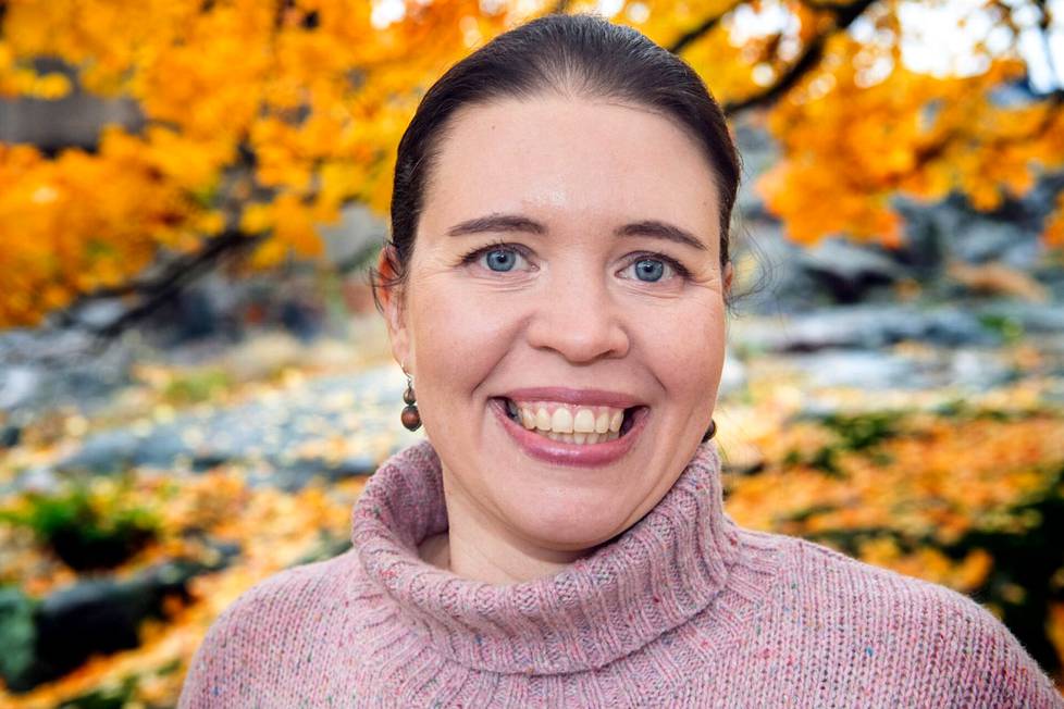 Anna Kontula on sosiologi, yhteiskuntatieteiden tohtori ja vasemmistoliiton kansanedustaja vuodesta 2011. Hänen tuore kirjansa Pikkuporvarit (Into, 2021) valottaa itseriittoisen elämänasenteen kielteisiä puolia. 