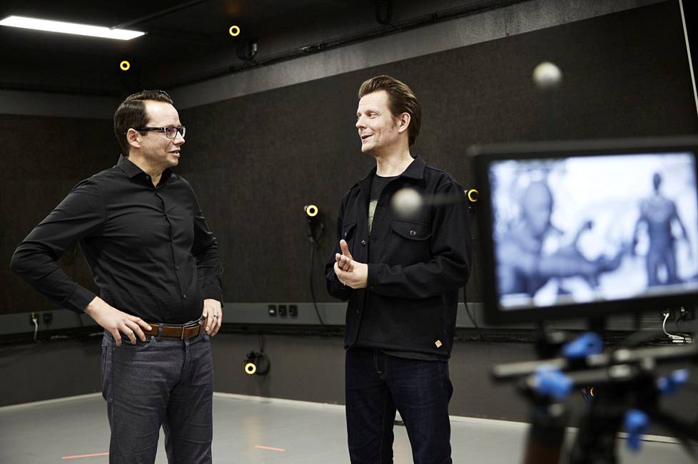 Remedyn toimitusjohtaja Tero Virtala ja luova johtaja Sami Järvi yhtiön liikkeentunnistus-studiossa. Siellä kuvataan hahmojen liikkeitä. 