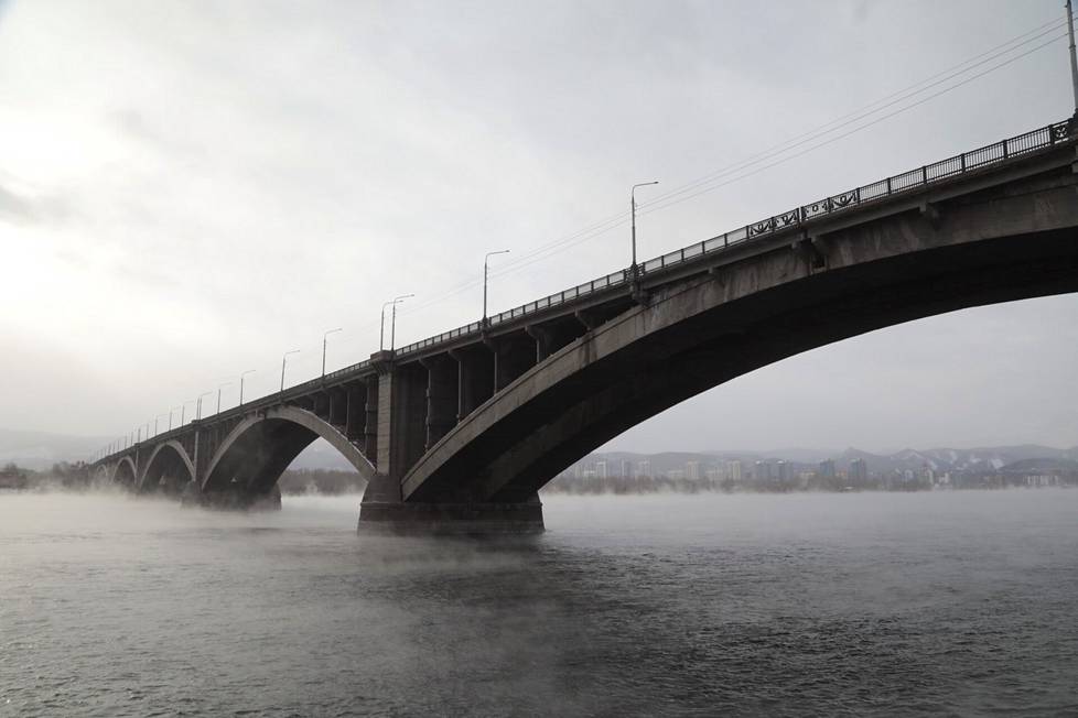 Jenisen ylittävä silta on tuttu kymmenen ruplan setelistä.