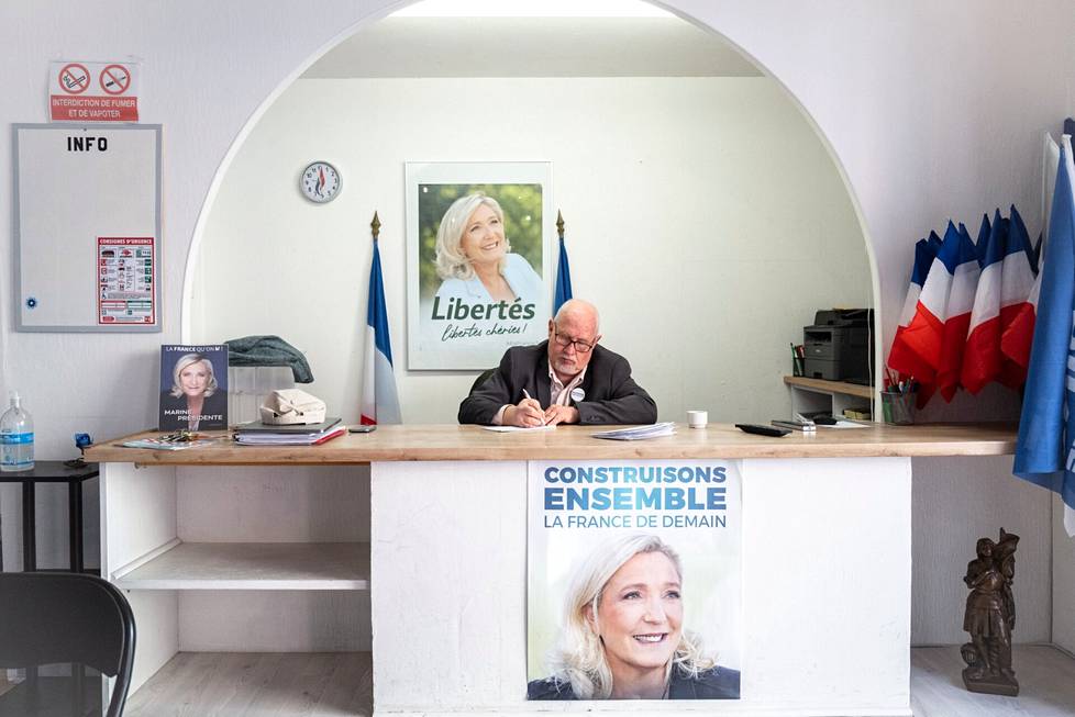 Marine Le Penin kampanjatoimistolla Fréjusissä on käynnissä viimeinen rutistus ennen vaalien ensimmäistä kierrosta. 