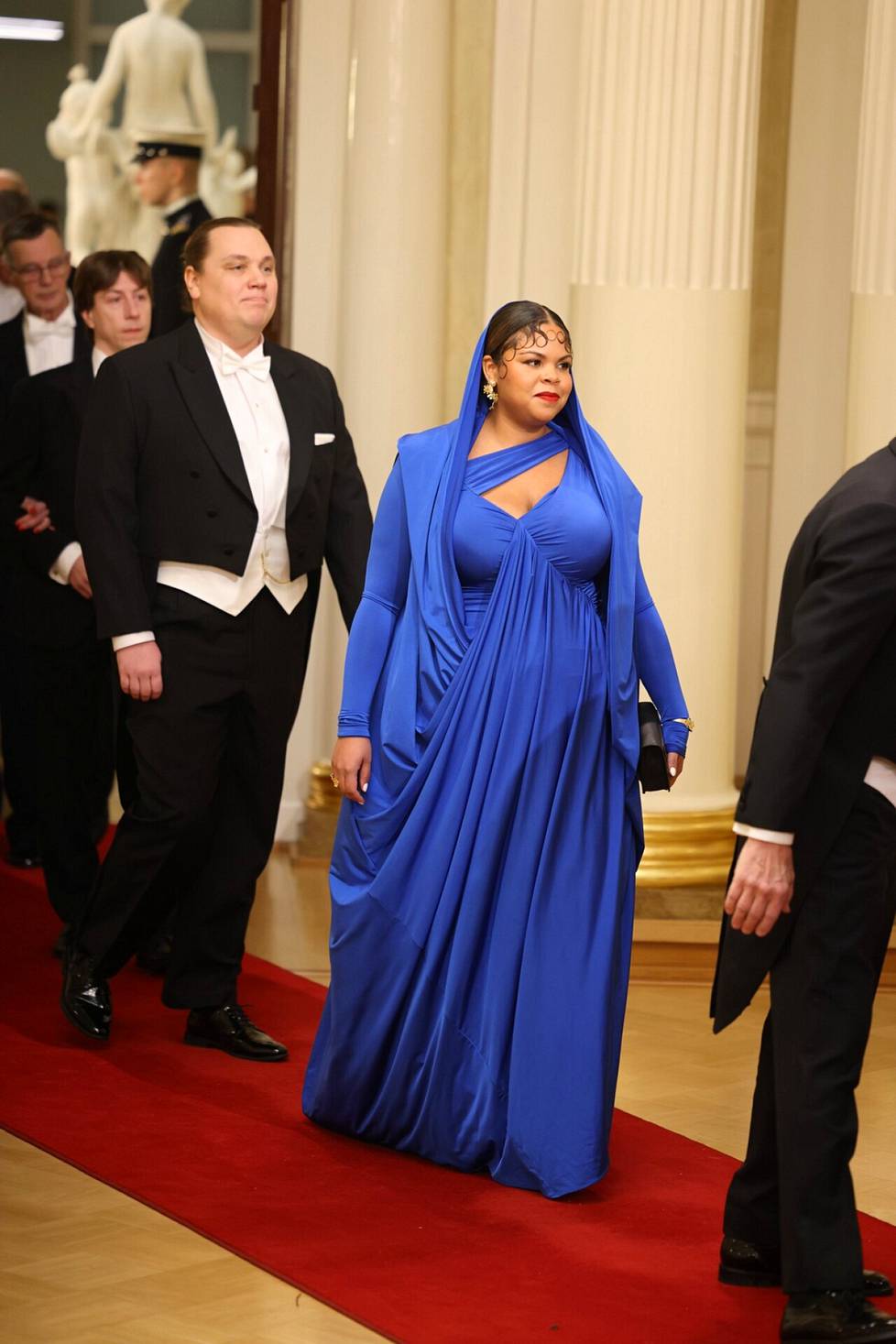 Green MP Fatim Diarra steps on the red carpet in an electric blue suit designed by Katri Niskanen. 