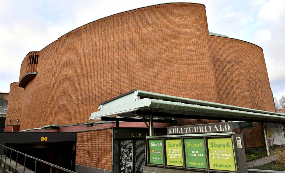 Arkkitehti Alvar Aallon suunnittelema Kulttuuritalo sijaitsee Sturenkadulla.