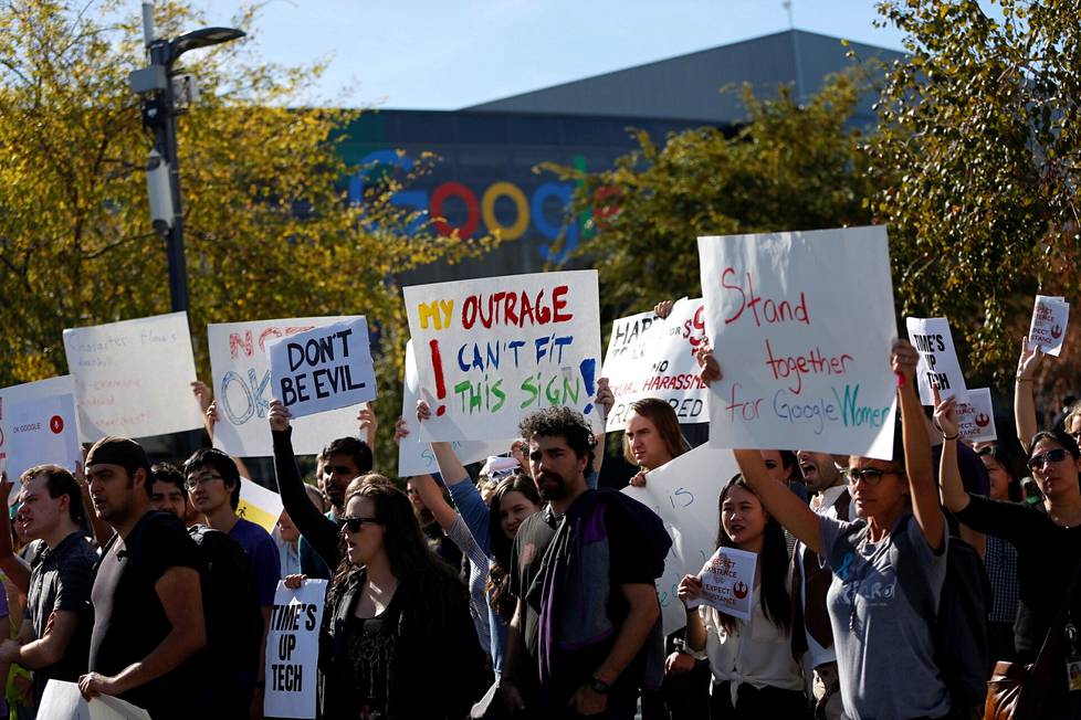 Googlen aiempana mottona tunnettu kehotus Don’t be evil eli ”älä ole paha” näkyi kylteissä, kun joukko yhtiön työntekijöitä osallistui ulosmarssiin vuoden 2018 marraskuussa Kaliforniassa.