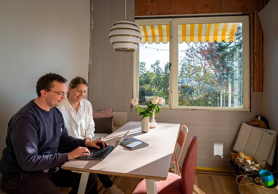Irene ja Joonas Hjelt olivat juuri alkaneet remontoida asuntoaan San Franciscossa, kun vastuulle tuli perintömökki Kasnäsissä. “Edes jotain kuluja saatiin katettua Airbnb-vuokralla.”