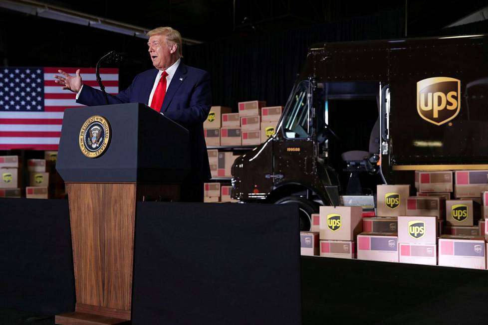 Donald Trump puhui heinäkuussa 2020 hallintonsa infrastruktuurisuunnitelmista UPS:n tiloissa Georgiassa, Yhdysvalloissa.