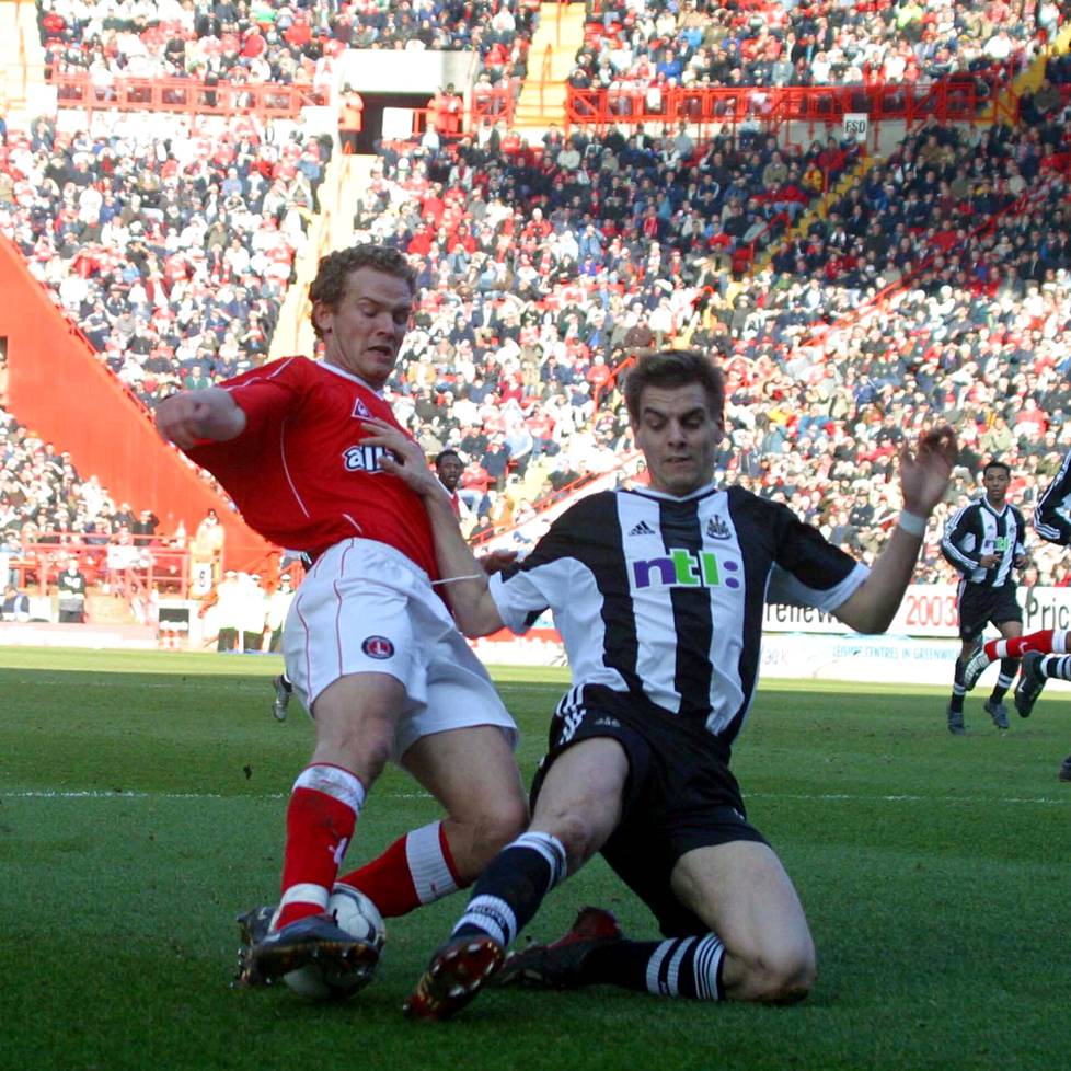 Jonatan Johansson Charltonin paidassa ottelussa Newcastlea vastaan 2003.