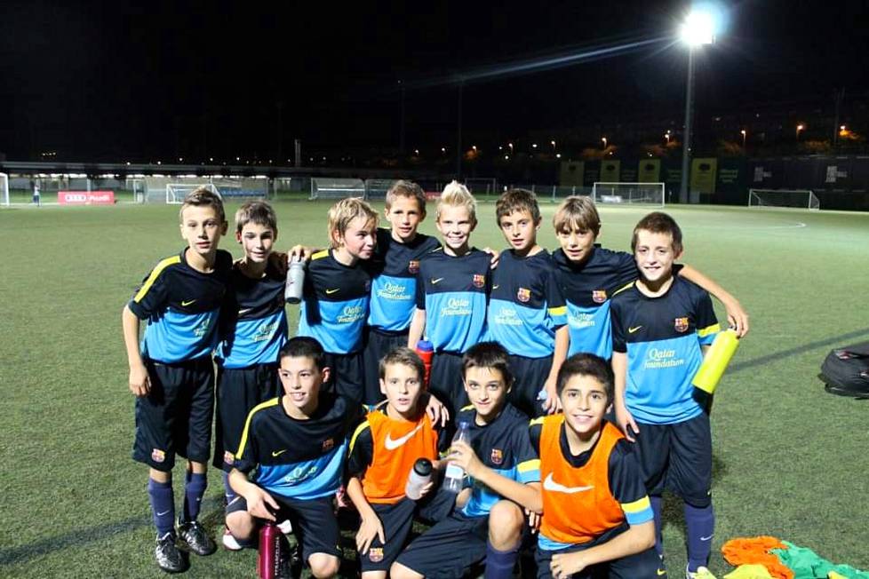 Antman (ylärivissä viides oikealta) pääsi pelaamaan FC Barcelonan juniorijoukkueessa 12-vuotiaana.