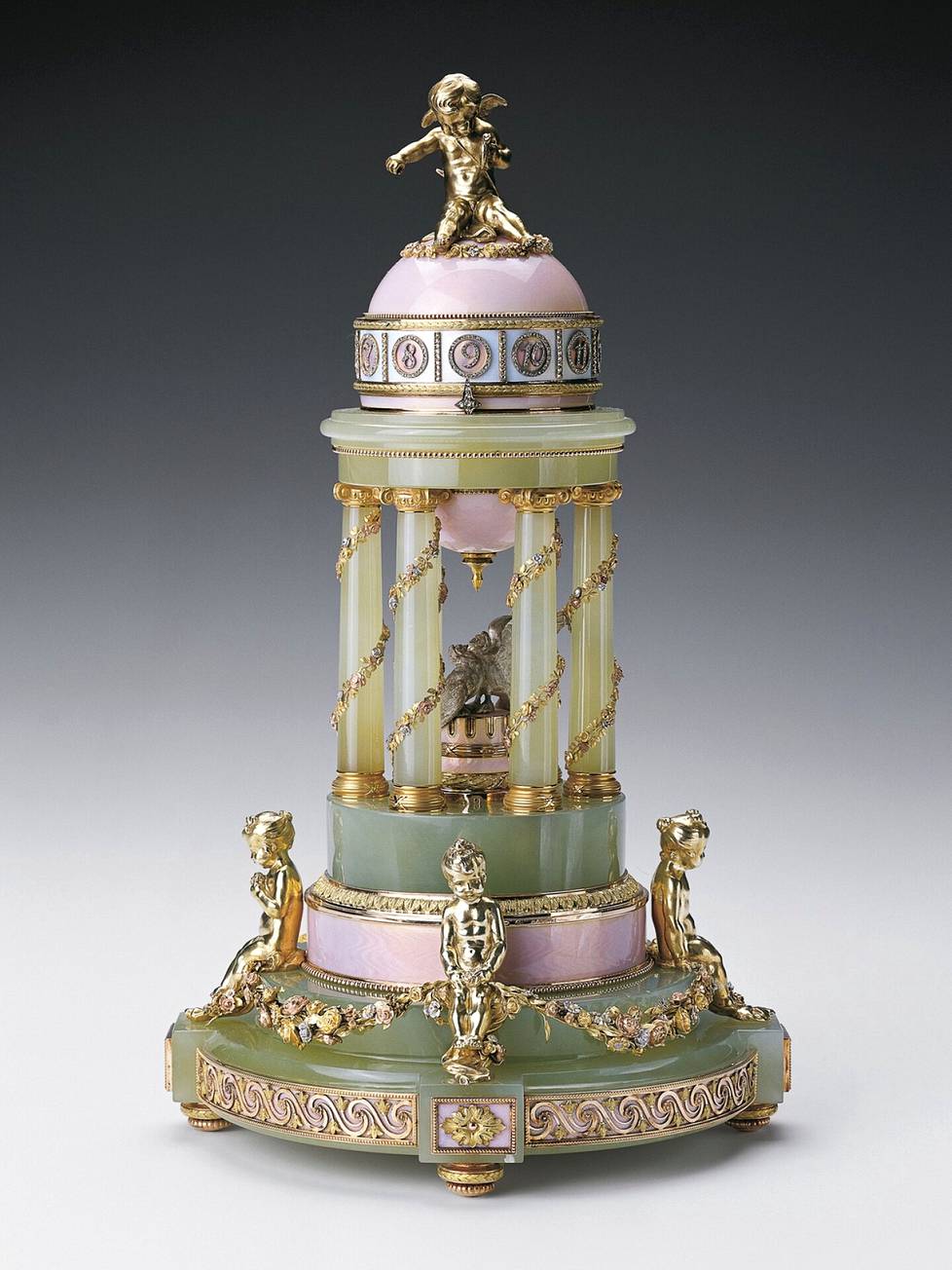 Colonnade-muna on yksi Fabergé-munista.
