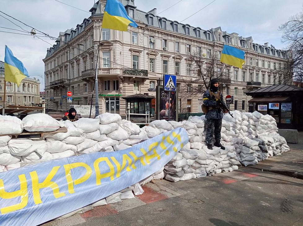 Ukrainan sotilaita barrikadilla Odessassa.