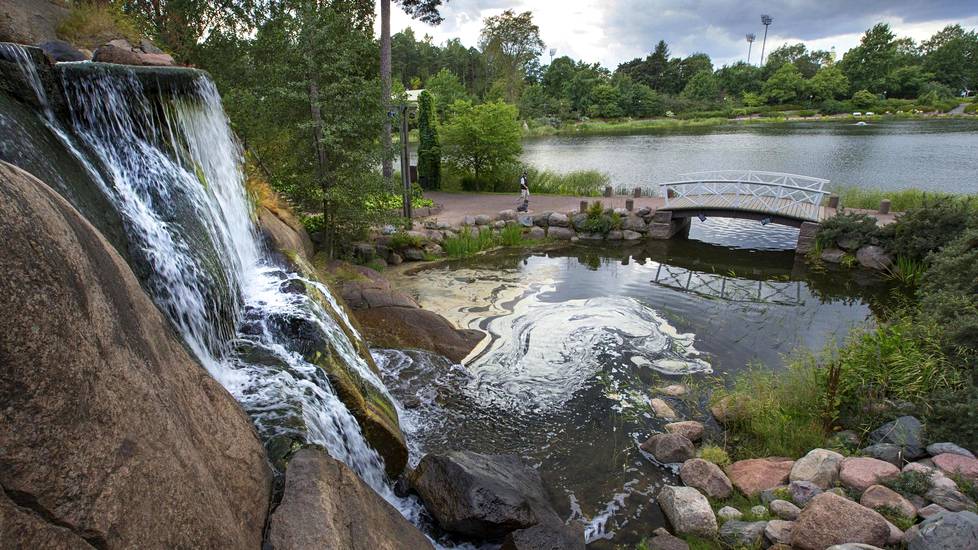 Sapokan vesipuisto on monesti palkittu nähtävyys, josta on tehty jopa oma postimerkki.