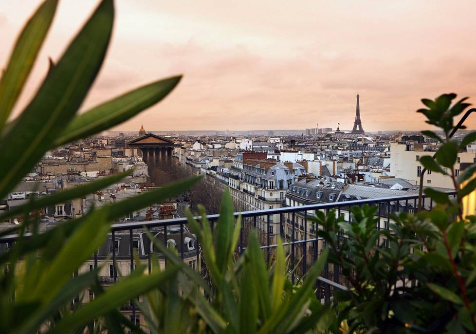 Pariisi on niin tiiviisti rakennettu, että vihreyden lisäämiseksi kasvillisuutta aiotaan istuttaa myös kaikille siihen sopiville katoille.
