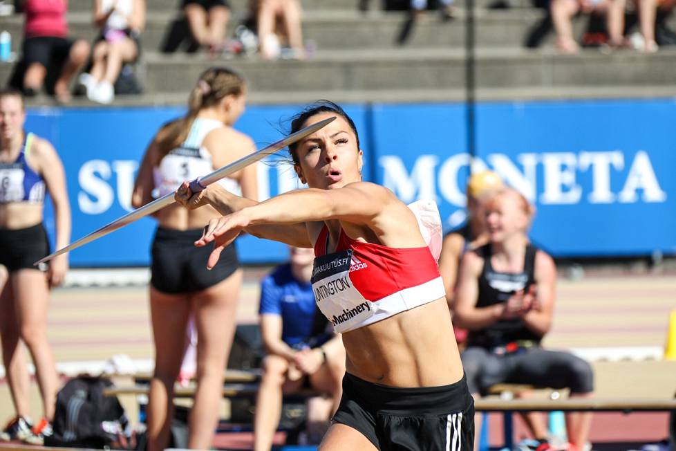 Maria Huntington threw the javelin at the Kaleva Games in 2020.